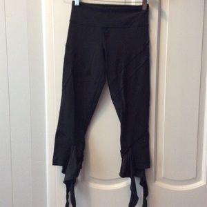 Lululemon crop tie bottom leggings 4